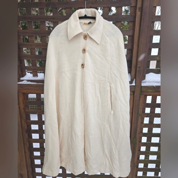 Vintage Knit Cape - Picture 1 of 10